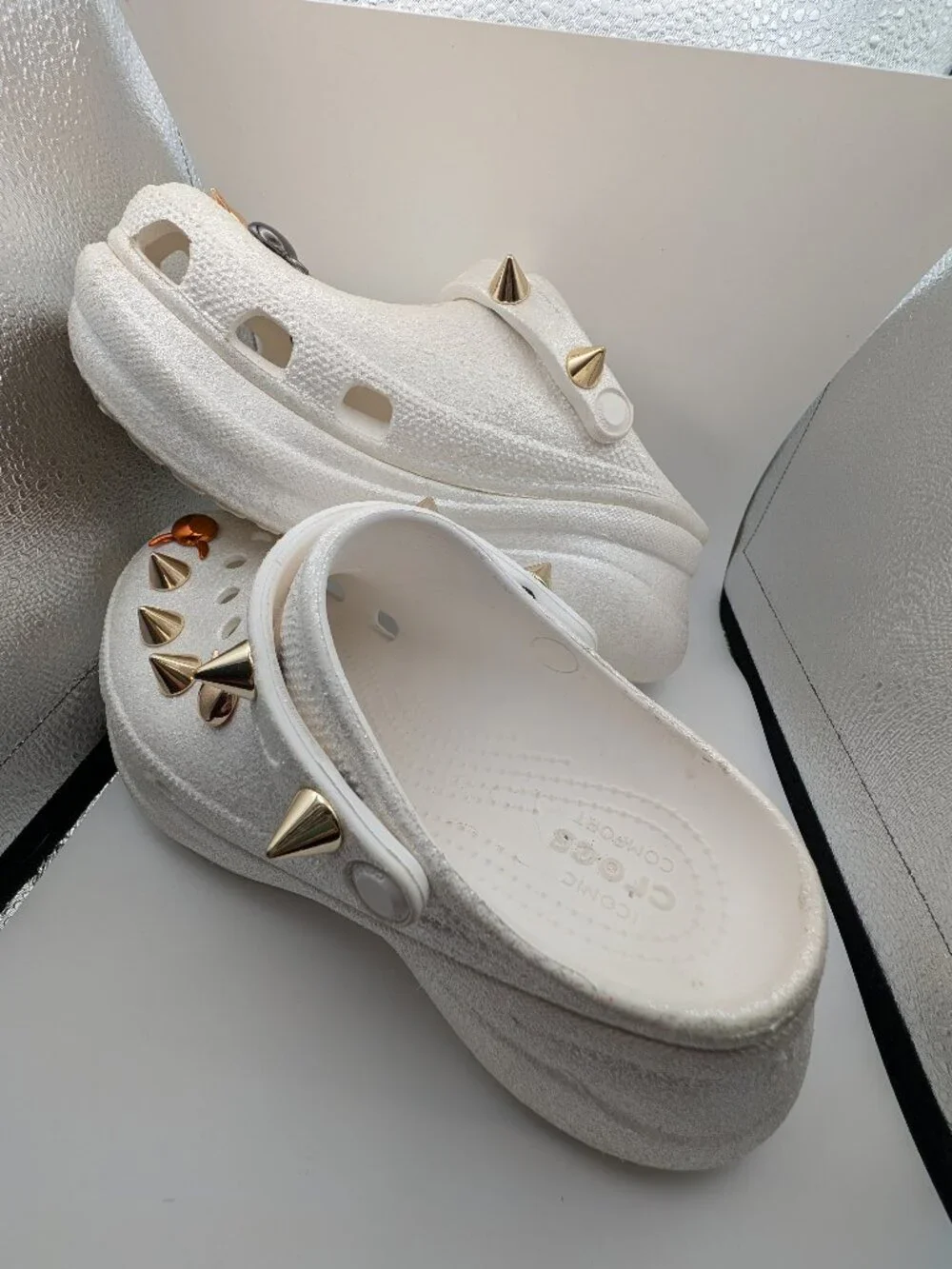 CROCS gold spike